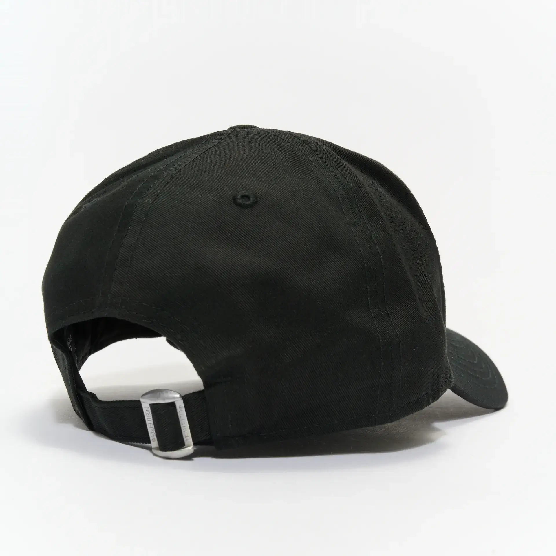 New Era NBA Chicago Bulls Neon Outline 9Forty Strapback Cap Black/Red